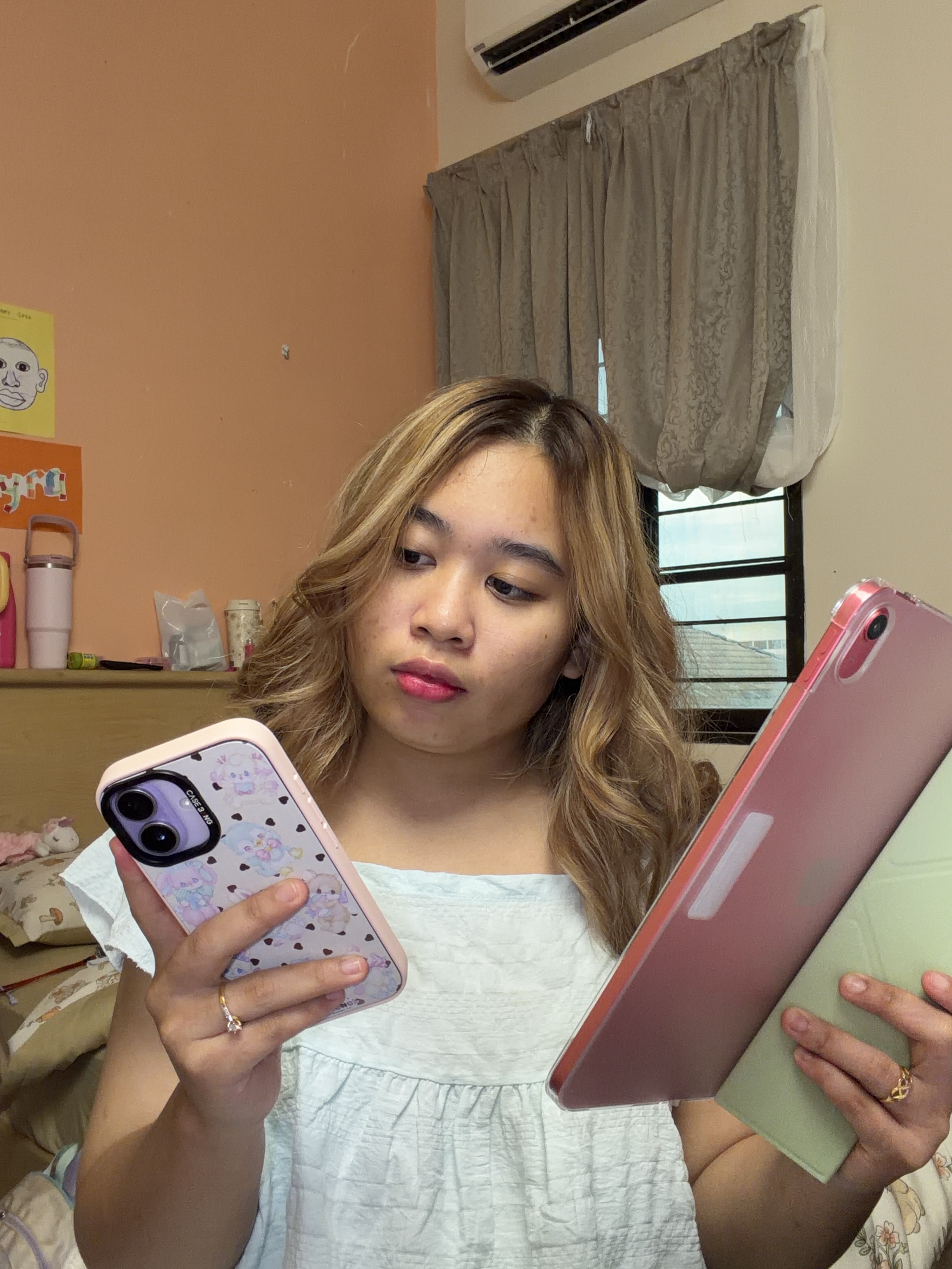 Phone tablet in hand
